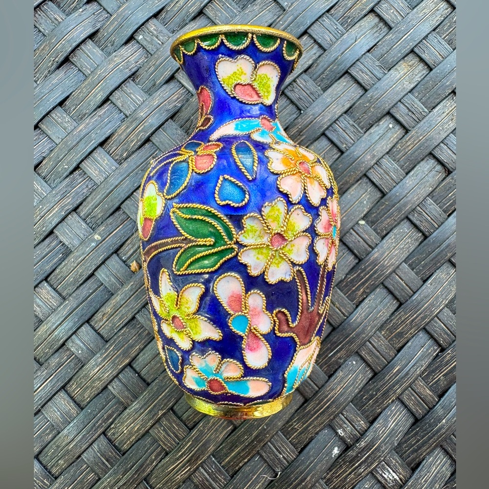 Vtg Cloisonné Enamel Mini Vase from China- so cute, beautiful colors 3 inches - Picture 1 of 9